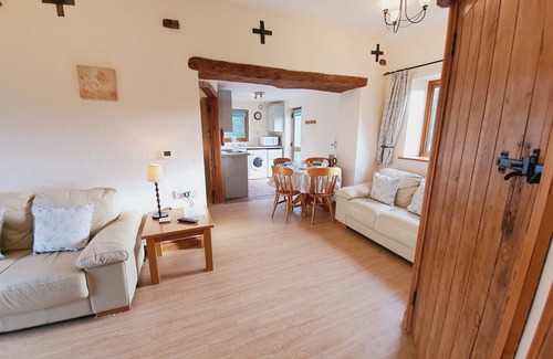 Woolland Cottage | Rural Dog-Friendly Lodge with Enclosed Garden & Pool – The Victorian Barn Dorset