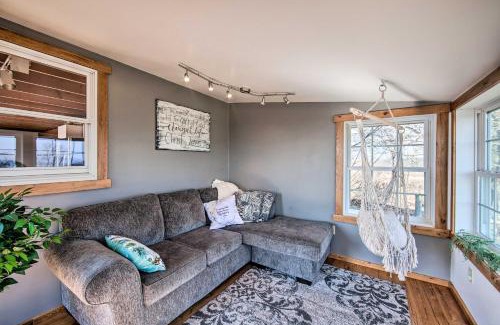 Mount Pleasant Mills House | Rural Dutch Country Retreat - Private Hot Tub