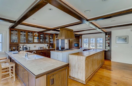 Vineyard Haven House | Rural Farm Location close to Town