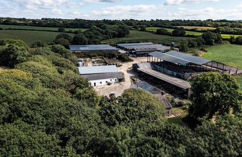 Crosswell House | Rural farm Pembs Nat Park, converted barn, 2 miles to beach and Preselli hills