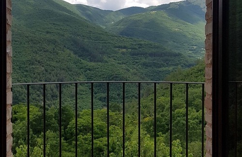 Vallo di Nera Apartment | Rural farm-stay in restored villa on working organic farm. Kid friendly!