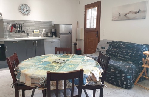 Villeneuve-les-Maguelone Cottage | Rural apartment in protected natural area near beaches
