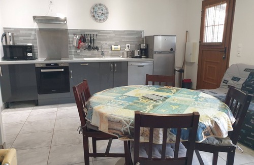 Villeneuve-les-Maguelone Cottage | Rural apartment in protected natural area near beaches