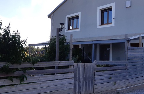 Villeneuve-les-Maguelone Cottage | Rural apartment, protected natural area near the beaches