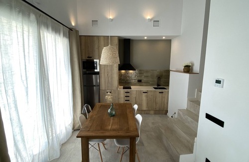 Castellvi de la Marca Cottage | Rural getaway in the middle of the vineyards and relaxation in a dream swimming pool