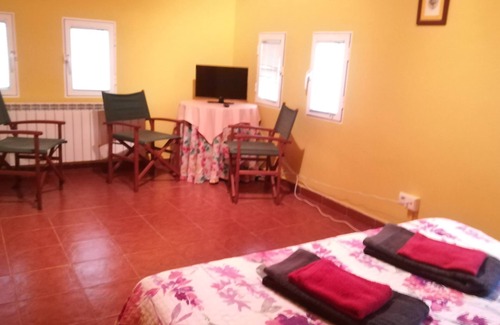 Hoyos de Miguel Munoz Cottage | Rural house (full rental) the cliffs of gredos for 10 people