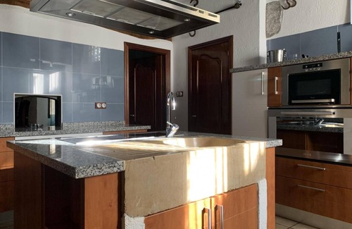 Villar de Ciervo House | Rural Holiday Home 'La Vertedera 2' with Mountain View, Pool and Air Conditioning