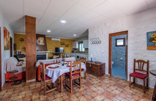 La Lantejuela House | Rural Holiday Home "Casita de la Cantera" with Pool & Wi-Fi