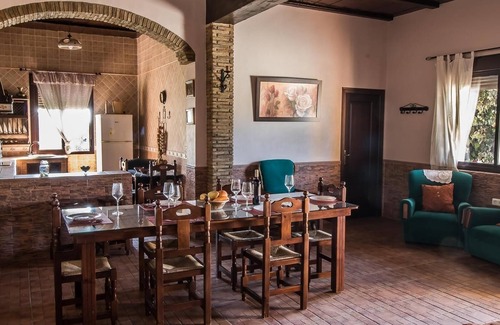 La Lantejuela House | Rural Holiday Home 'Villa Lucrecia' with Pool & Wi-Fi
