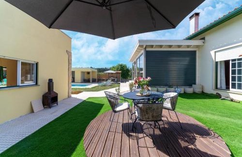 Camparca House | Rural holiday home in Netos-Almagreira with shared pool