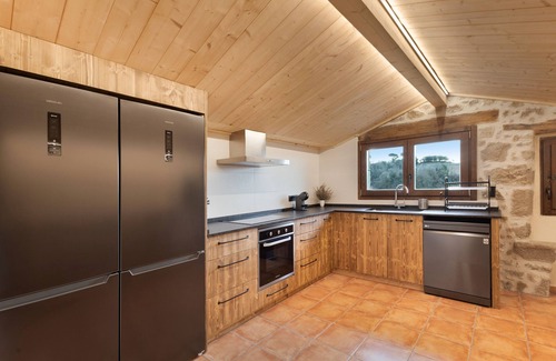 Casserres House | Rural Home 'Cal Trumfet' with Mountain View, Private Terrace and Wi-Fi
