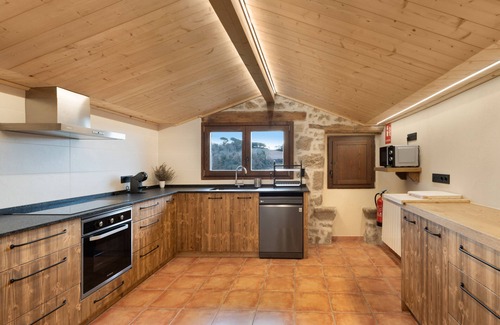 Casserres House | Rural Home 'Cal Trumfet' with Mountain View, Private Terrace and Wi-Fi