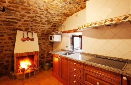 La Baronia de Rialb Cottage | Rural House by the Lake; 22 people; Air Conditioned; Groups, Families