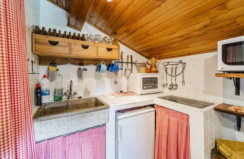 Castrejon de la Pena House | Rural House 'El Colono' with Mountain Views and Private Garden