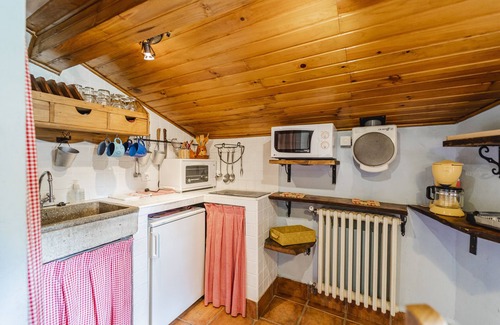Castrejon de la Pena House | Rural House 'El Colono' with Mountain Views and Private Garden