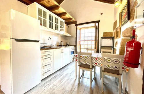 San Miguel de Abona Cottage | Rural house with private pool, BBQ and Ocean View