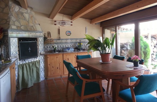 La Viluena House | RURAL HOUSE ENTREFRUTALES ...!IT WILL FEEL LIKE AT HOME!