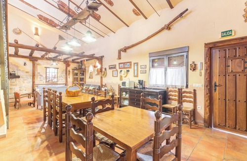 Fuentiduena de Tajo House | Rural House 'El Tinao De La Petra' with Private Pool, Wi-Fi and Air Conditioning