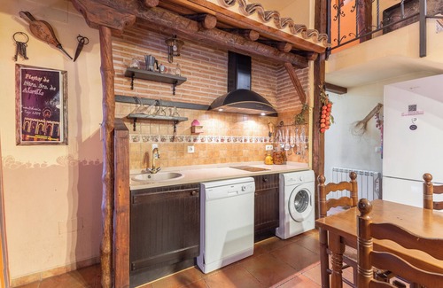 Fuentiduena de Tajo House | Rural House 'El Tinao De La Petra' with Private Pool, Wi-Fi and Air Conditioning
