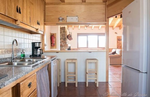Hoyos del Collado Cottage | Rural house (full rental) El Rondillo de Gredos for 6 people