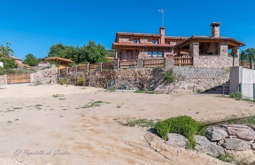 Hoyos del Collado Cottage | Rural house (full rental) El Rondillo de Gredos for 6 people