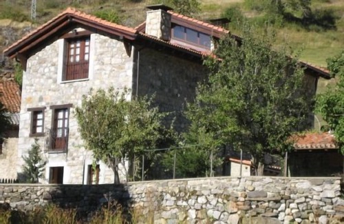 Santa Maria de Valdeon Cottage | Rural house El Serenal for 10 people