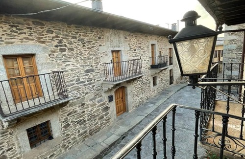 Puebla de Sanabria Cottage | Rural house in the heart of the town of Puebla de Sanabria