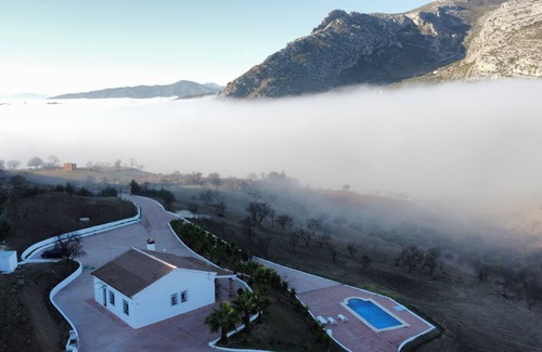 Valle de Abdalagis Cottage | Rural house with view to the mountains in the surroundings of the Caminito del Rey