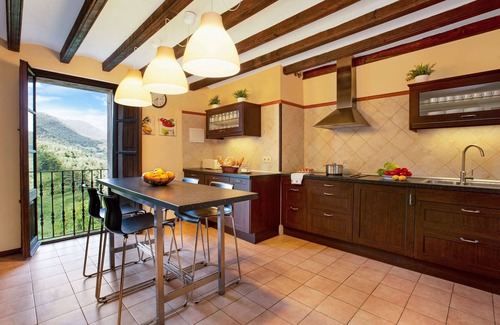 Les Llosses Cottage | Rural house for rent with private pool for 22 people 100km from Barcelona