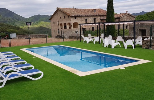 Les Llosses Cottage | Rural house for rent with private pool for 22 people 100km from Barcelona