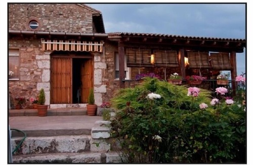 Brugos de Fenar Cottage | Rural house (full rental) El Rincón de la Rosa II for 8 people