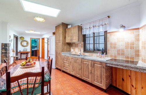 Moya House | Rural House in Moya with Private Jacuzzi