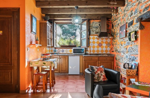 Vilaframil House | Rural House 'Nogueira' with Mountain Views, Private Terrace and Wi-Fi