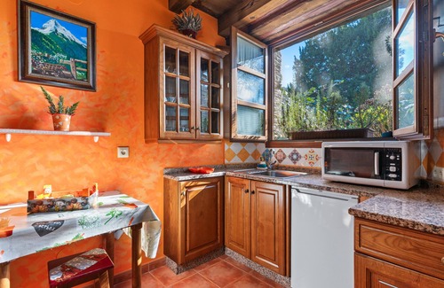 Vilaframil House | Rural House 'Nogueira' with Mountain Views, Private Terrace and Wi-Fi