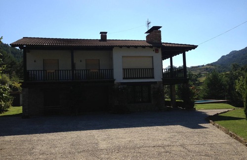 Gombren Cottage | Rural house (rental) Can Toni Rural for 9 people