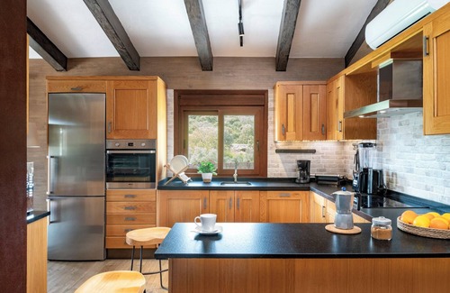 Llerena Cottage | Rural house surrounded by mountains with swimming pool, skatepark and children's playground in Llerena