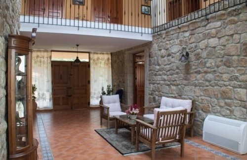 Cadalso Villa | Rural House with 10 Bedrooms in Sierra de Gata Extremadura