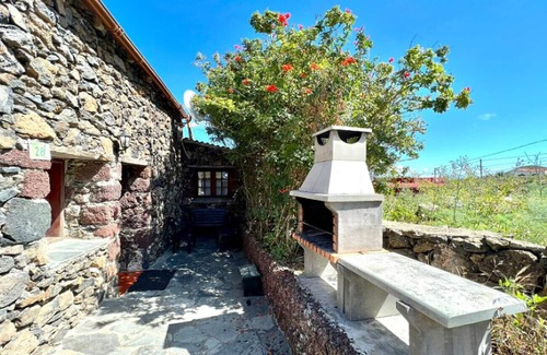 Mocanal Cottage | Rural house with BBQ loft and beautiful views