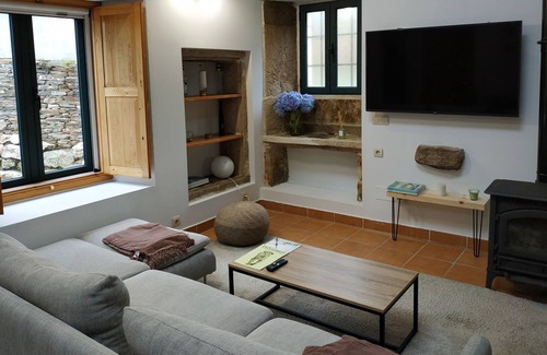 Sanxurxo Cottage | RURAL HOUSE WITH DESIGN RESTORATION IN LUGO