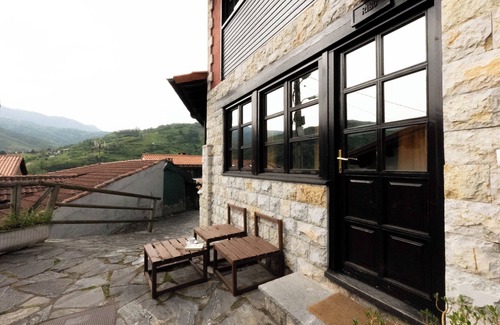 Pola de Lena Cottage | RURAL HOUSE WITH VIEWS OF THE GREEN ASTURIAN MOUNTAINS