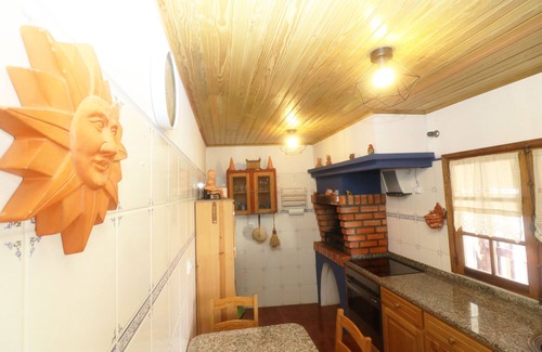 Covide Cottage | Rural House with Fireplace