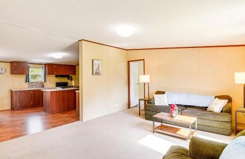 Dabolt House | Rural Kentucky Vacation Rental about 15 Mi to London!