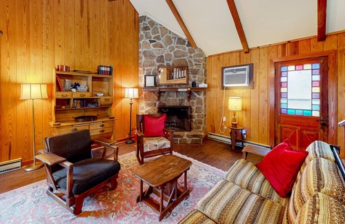 Eureka Springs Cabin | Rural lakefront cabin with mtn & lake views, firepit, kayaks, dogs OK