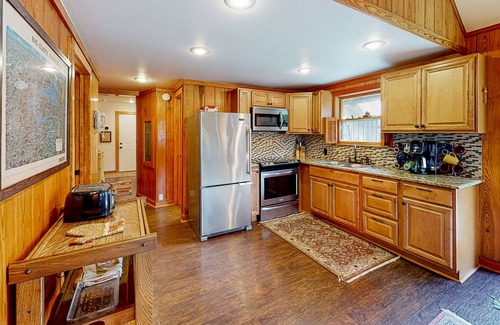 Eureka Springs Cabin | Rural lakefront cabin with mtn & lake views, firepit, kayaks, dogs OK