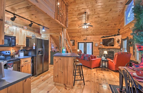 Murphy Cabin | Rural Murphy Cabin - Yard, Hot Tub & Fire Pit