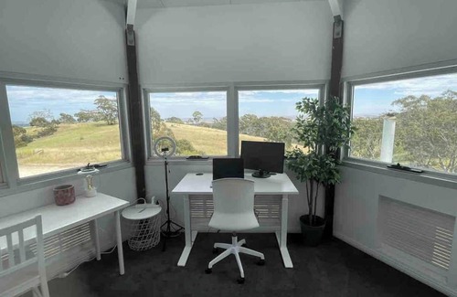 Krondorf House | Rural retreat! 5 min to wineries/10 min to town!
