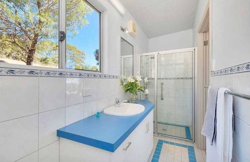 Krondorf House | Rural retreat! 5 min to wineries/10 min to town!
