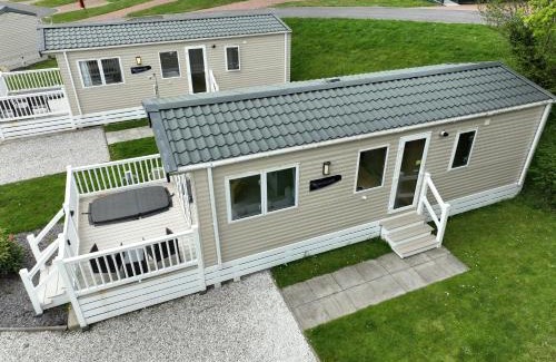 Hewas Water Cabin | Rural Retreat Chy Kensa a Hot Tub Haven