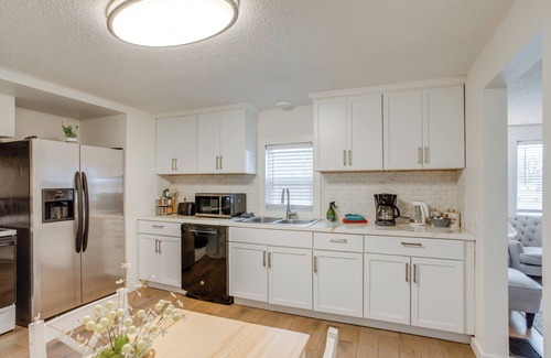 Bedford House | Rural Retreat Near Golf Courses in Ottawa Lake!