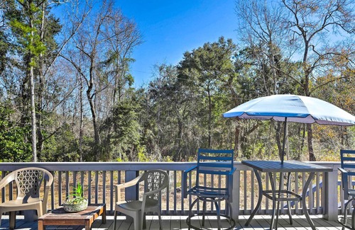 Bethera House | Rural Retreat w/ Deck: 25 Mi to Georgetown!